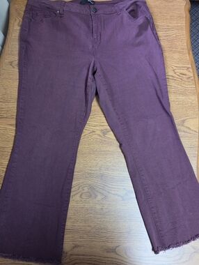 1822 Denim Cropped With Fringed Hem Size 16W